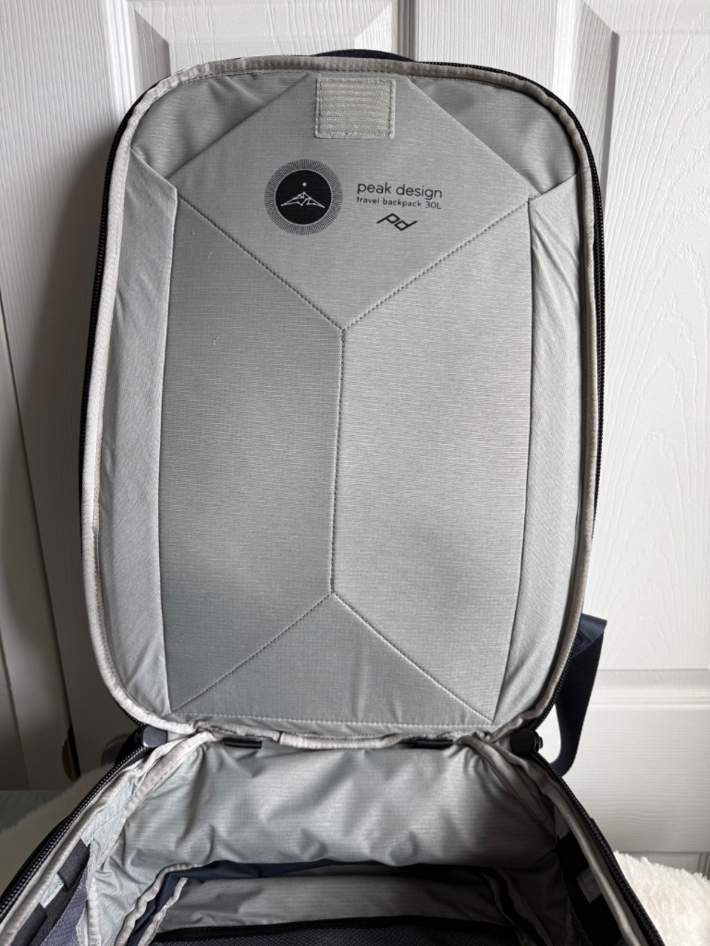 NWOT Peak Design 30L Travel Backpack - Midnight Blue - Picture 11 of 14